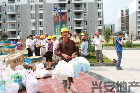 集團領(lǐng)導(dǎo)慰問高溫一線員工